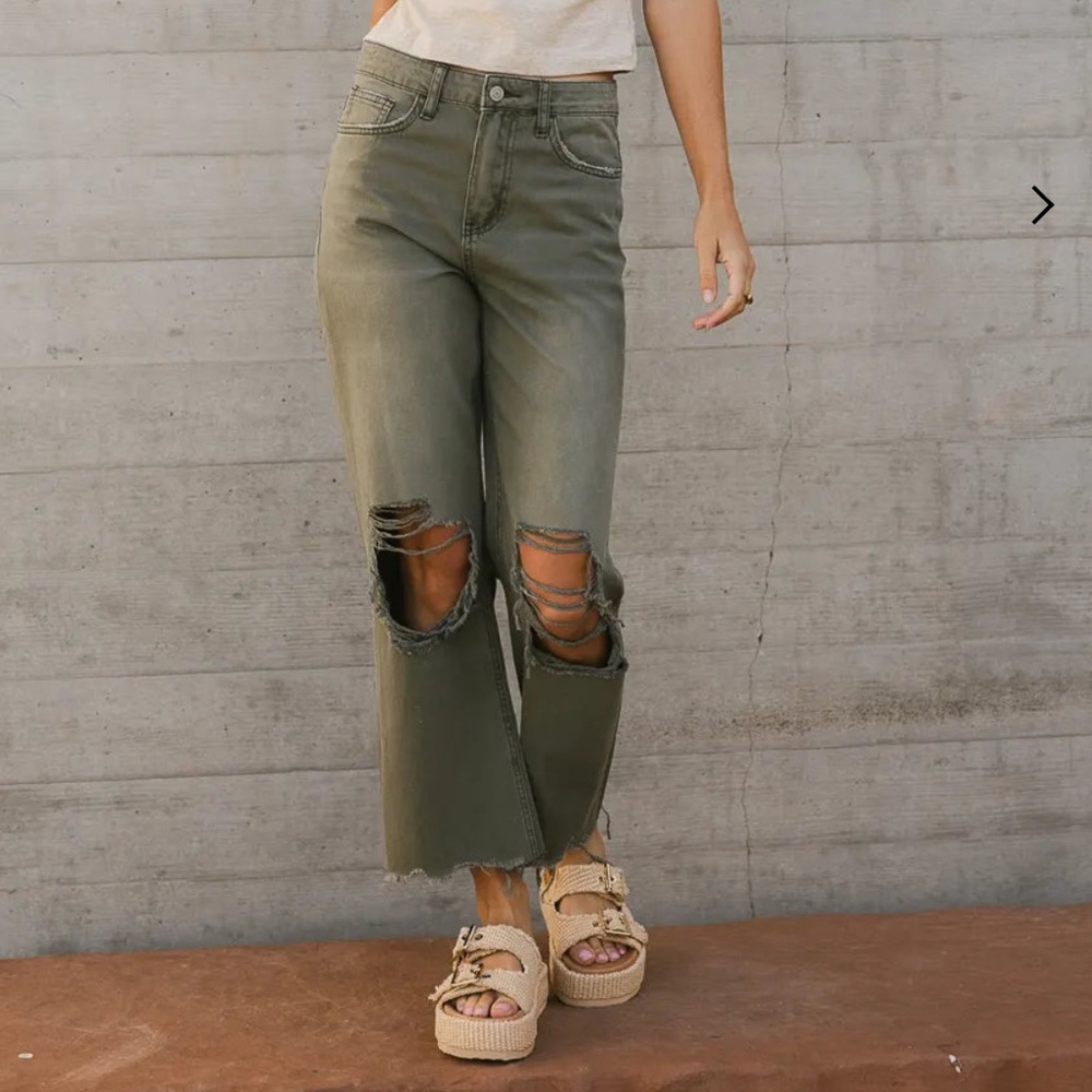 Distressed Wide Leg Cropped Jeans - Picture 3 of 7